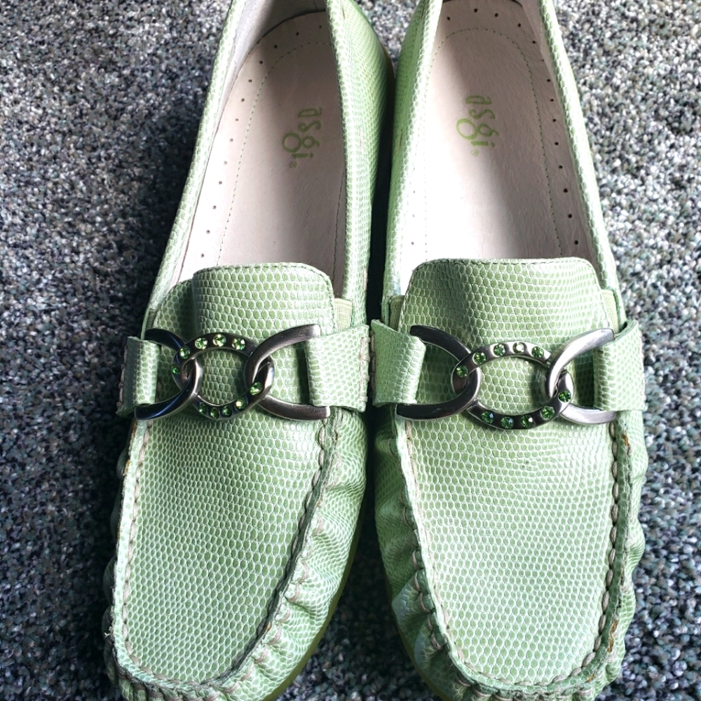 Asgi Size 6 Light Green Rhinestone Loafers